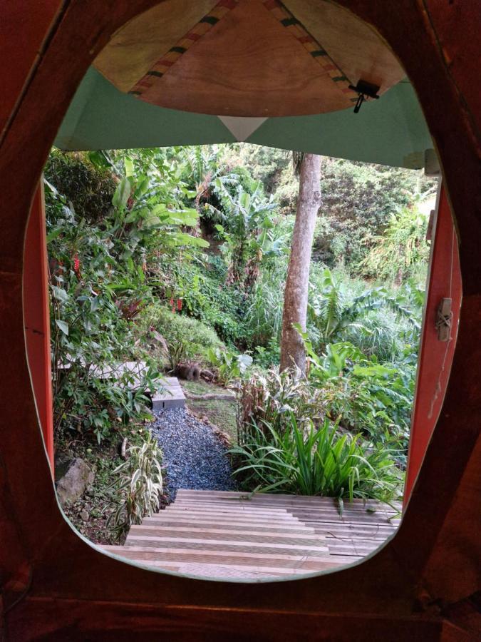 Dome En Bord De Riviere Hotel Saint-Claude Eksteriør billede